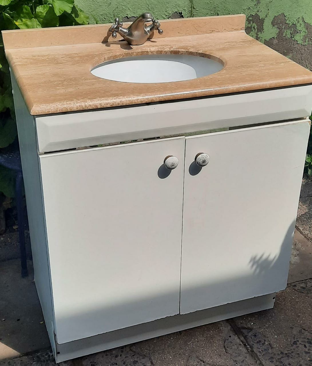 Vanitorio con cubierta mármol traventino