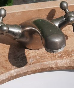 Vanitorio con cubierta mármol traventino