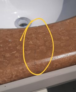 Vanitorio con cubierta mármol traventino