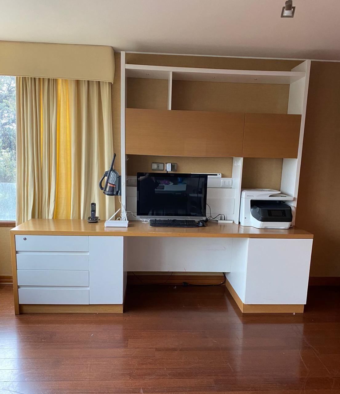 Mueble madera enchapada