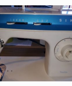 Máquina de Coser Singer con Mueble