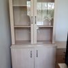 Mueble con Vitrina de Vidrio y Cajonera
