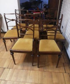 Comedor Enchapado en Madera con 8 Sillas