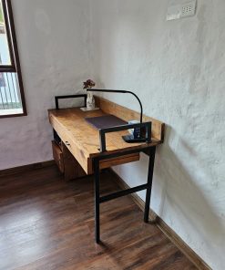 Escritorio de Raulí Rústico y Base de Fierro