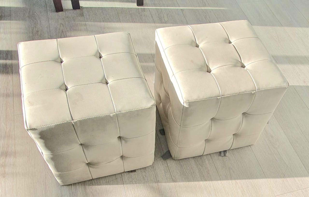 Mesa de centro con 2 puff de cuerina - Imagen 2