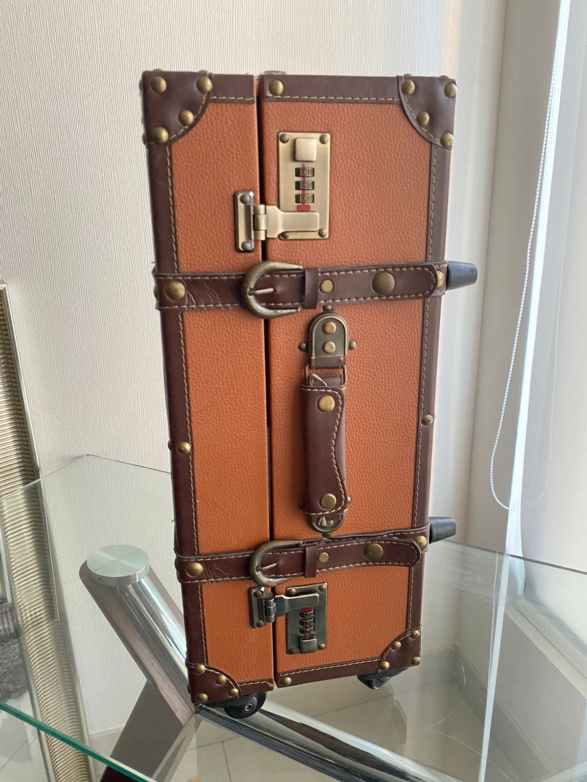 Maleta estilo vintage con rueditas - Imagen 4