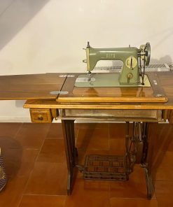 Máquina de coser antigua marca Alfa