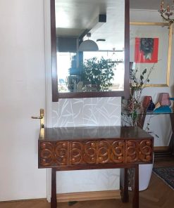 Arrimo de madera de rosas con espejo