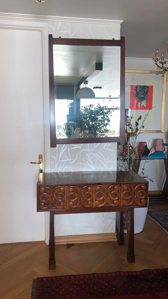 Arrimo de madera de rosas con espejo