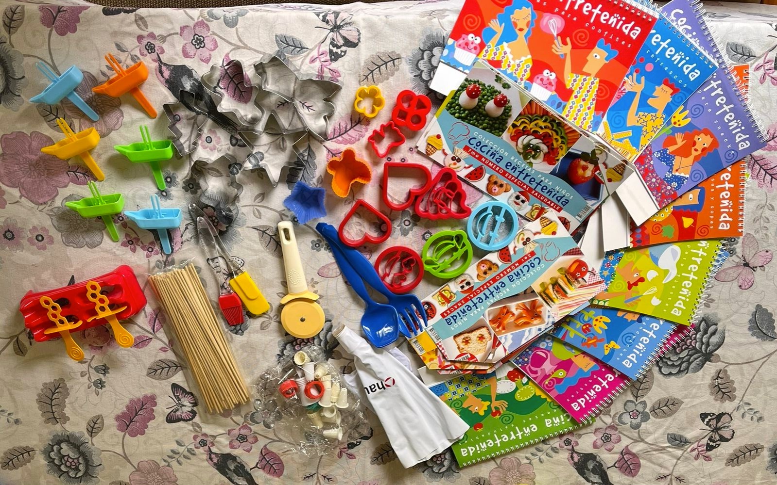 Libros y moldes de reposteria para niños