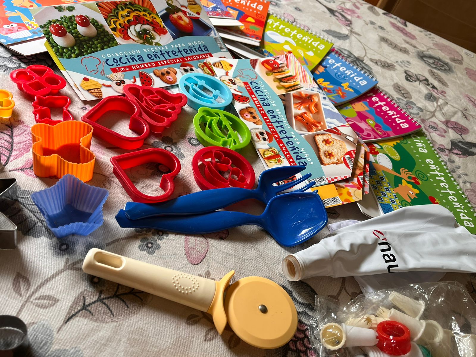 Libros y moldes de reposteria para niños - Imagen 3