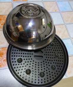 Bandeja tipo cúpula para llevar comida caliente a la mesa