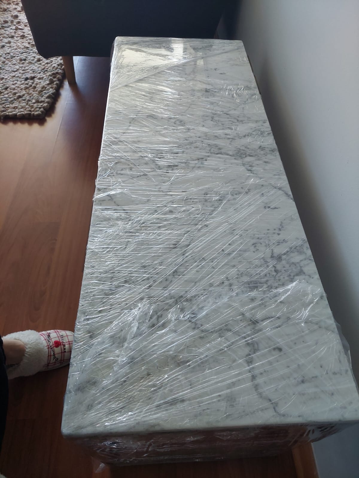 Mesa mármol carrara con base metal negro electorpintado - Imagen 4