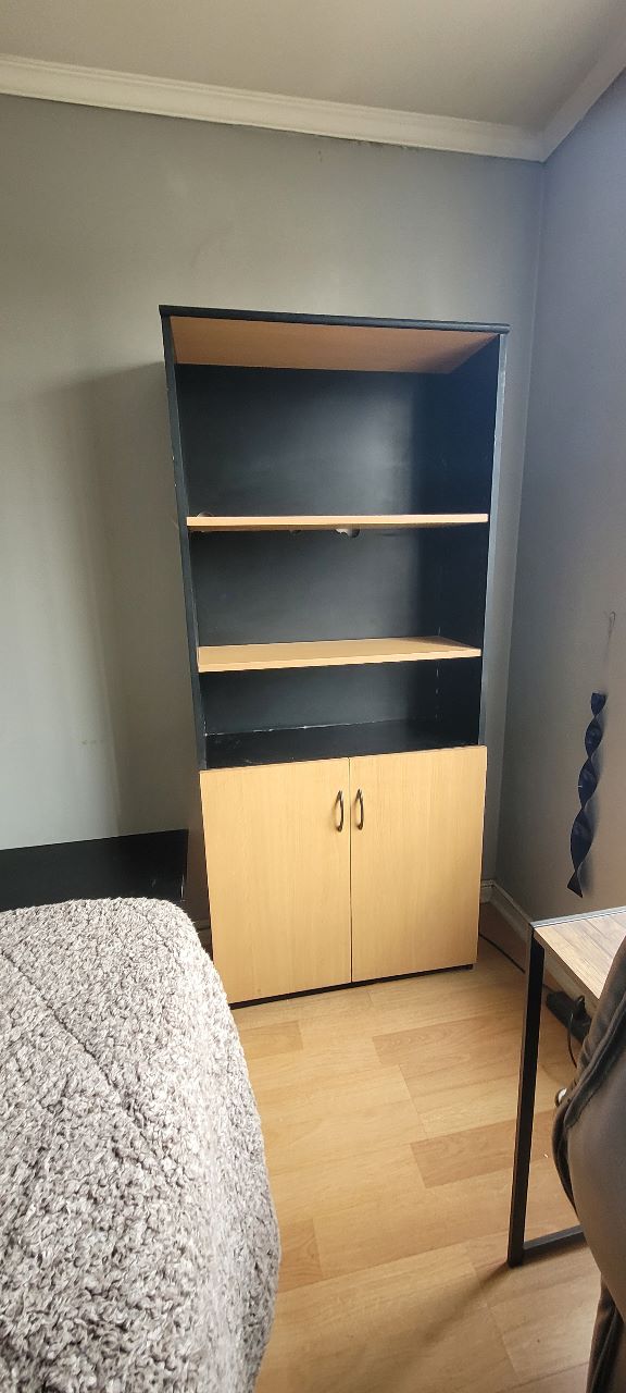 Repisa con puertas
