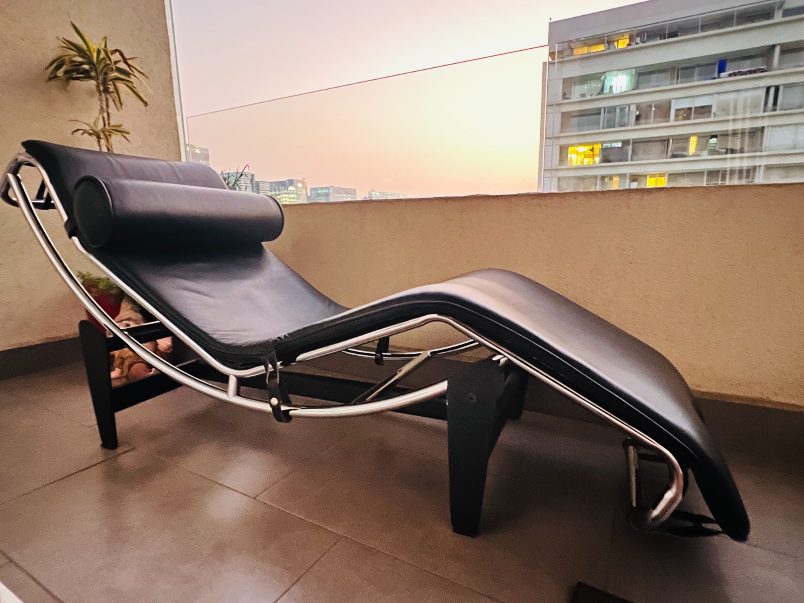 Chaise Longue Le Corbusier LC4 cuerina negro Vende y compra artículos