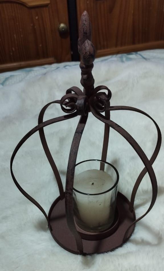 Adorno corona fierro liviano