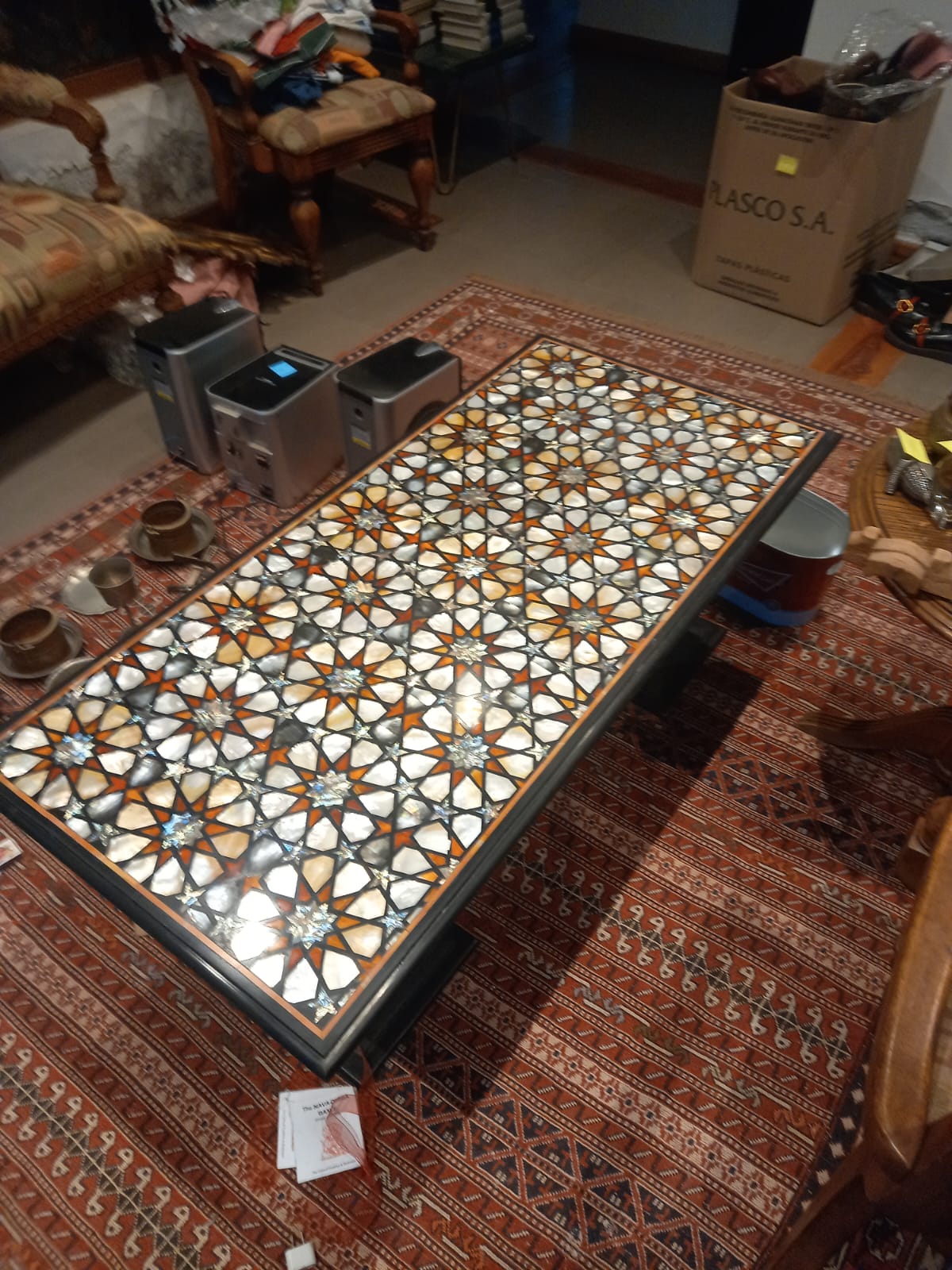 Mesa de centro de madera y nácar - Imagen 2