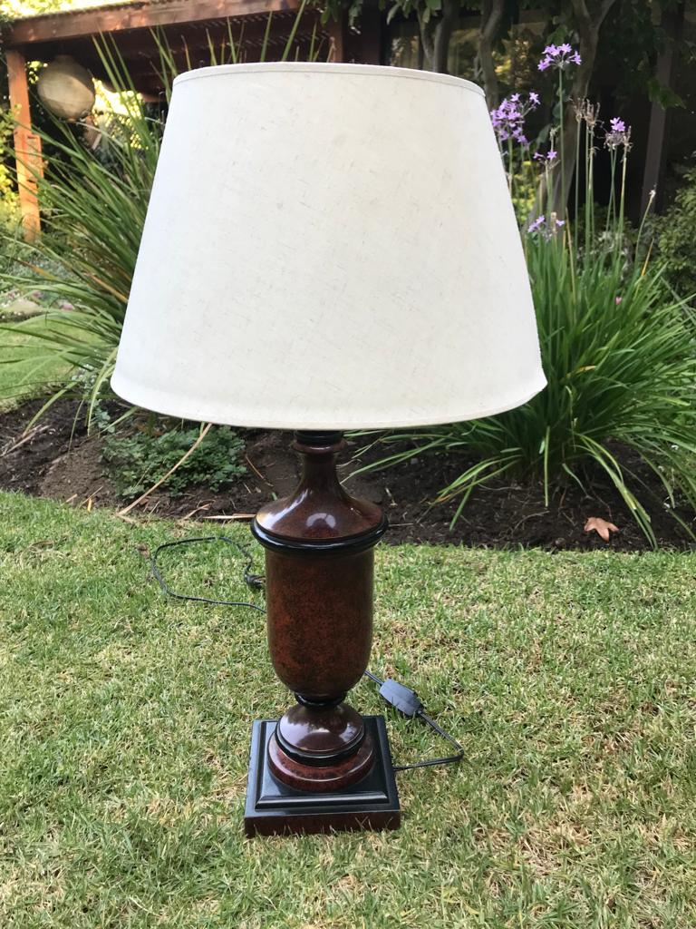 Lámpara de mesa alta