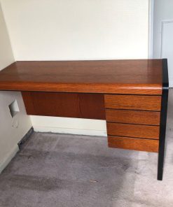 Escritorio esquinero con cajonera