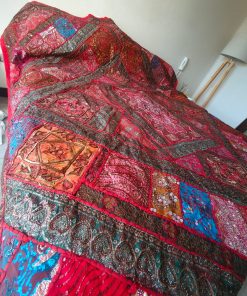 Carpeta bordada a mano traída de Bombay