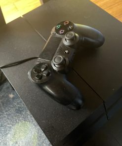 Play station 4 600 gb