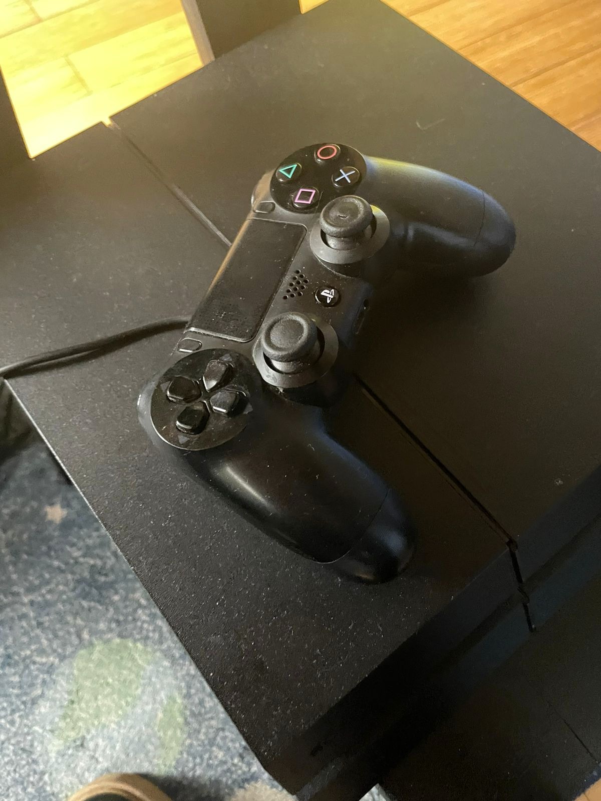 Play station 4 600 gb
