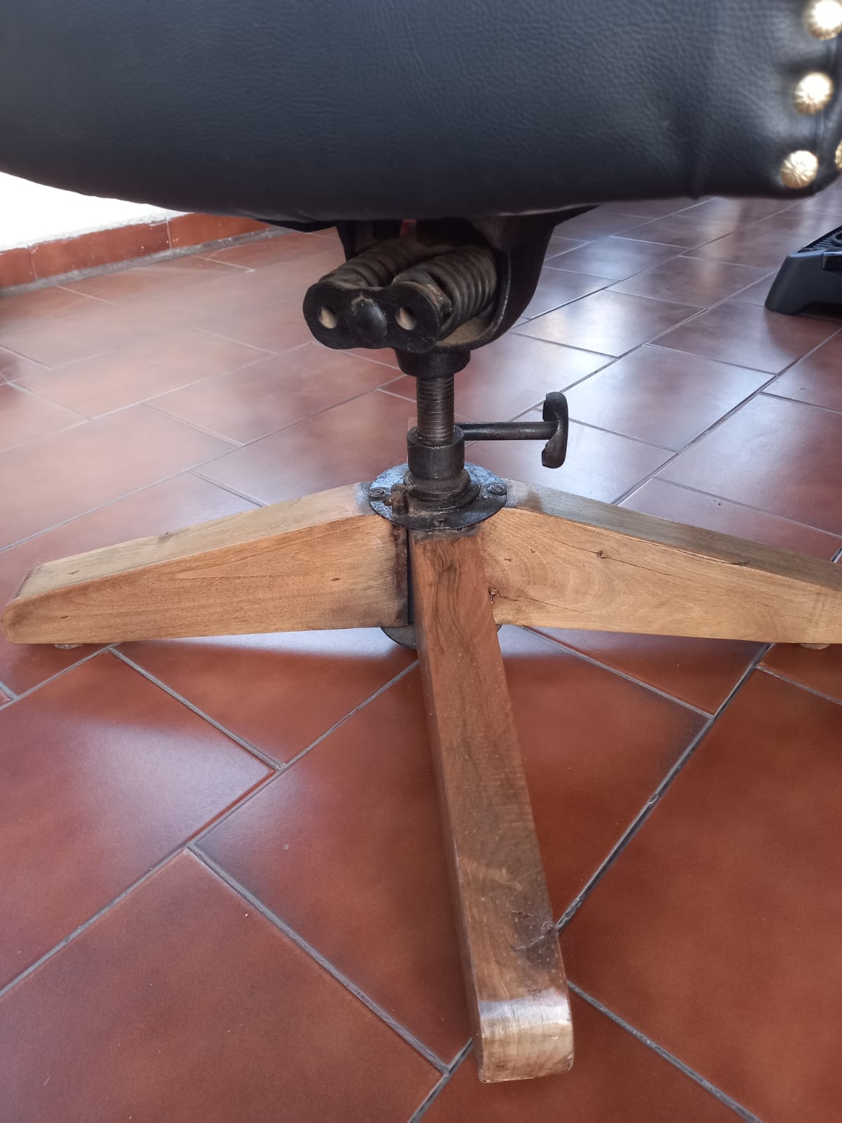 Sillón butaca con tachas - Imagen 2