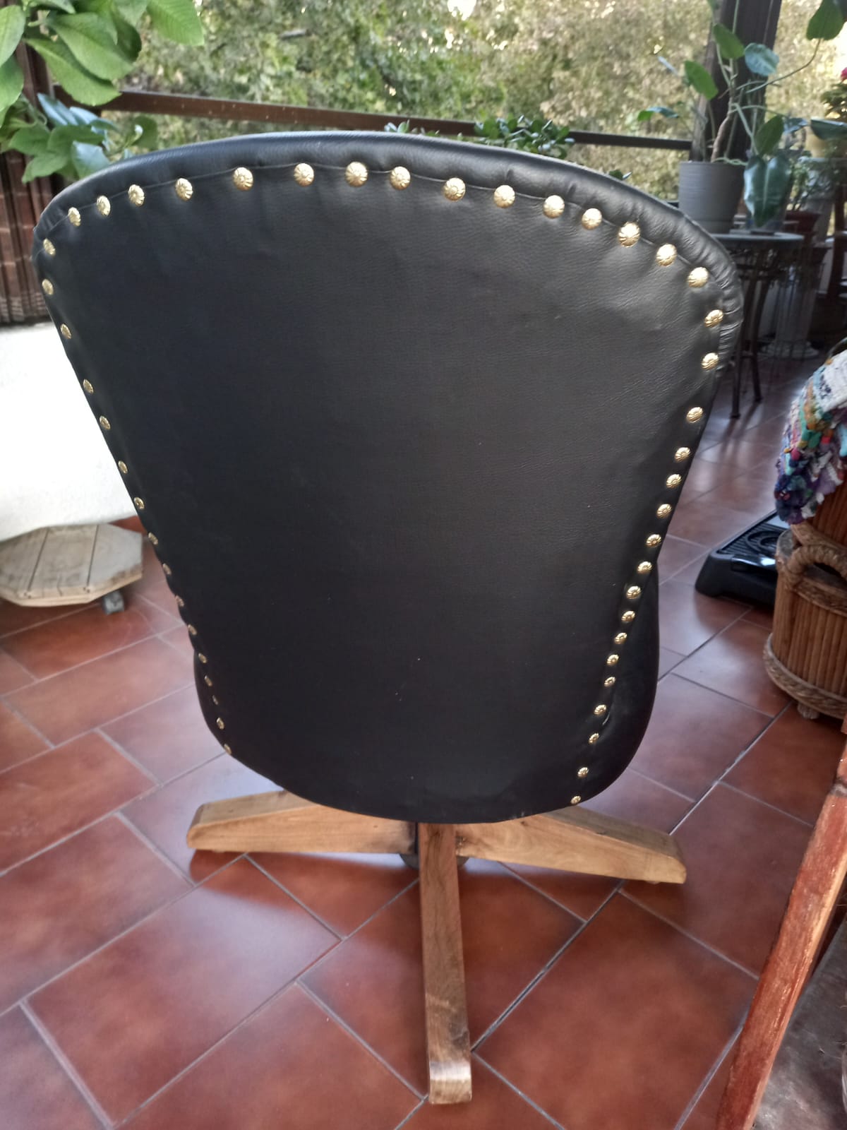 Sillón butaca con tachas - Imagen 3