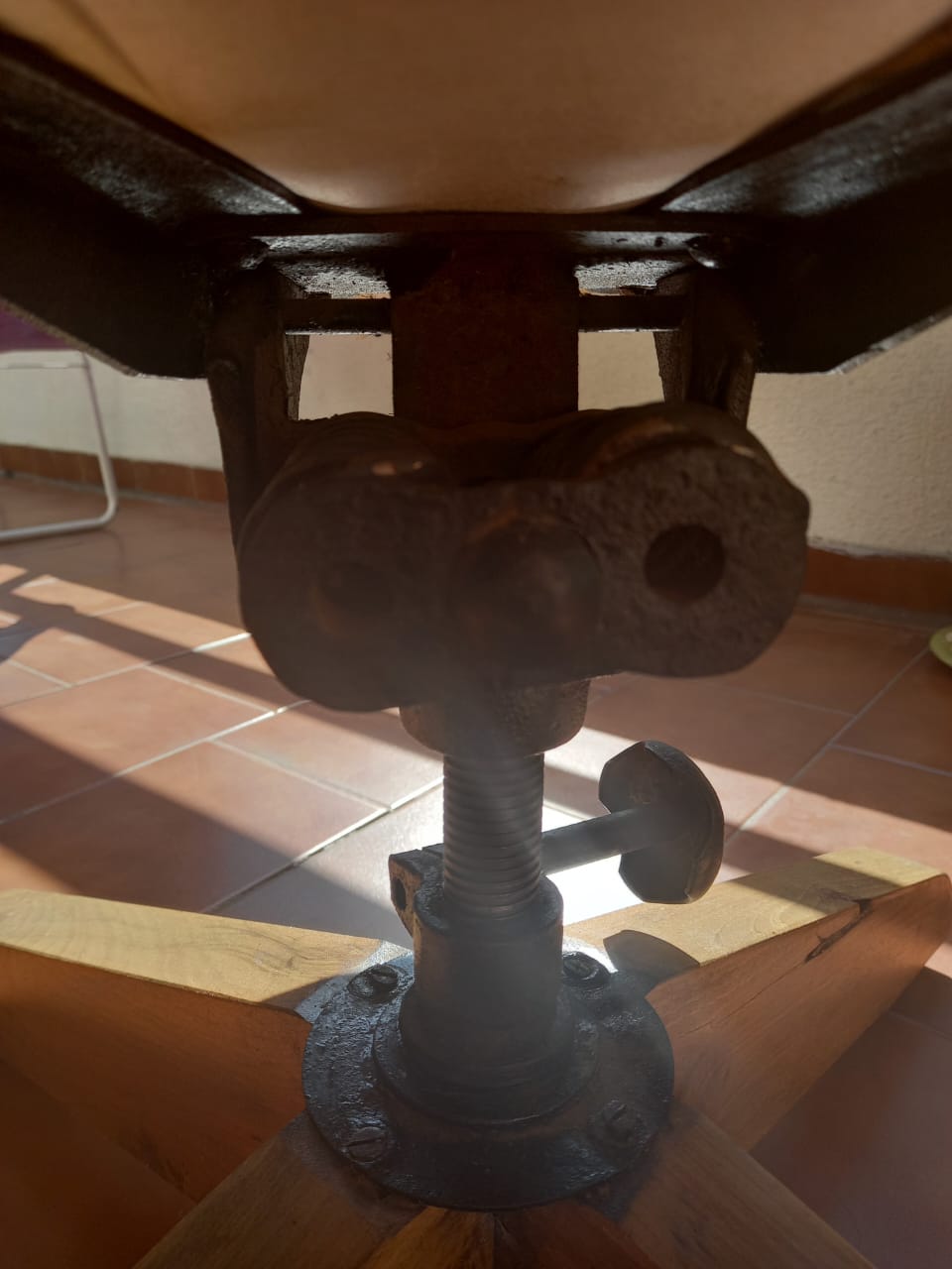 Sillón butaca con tachas - Imagen 4