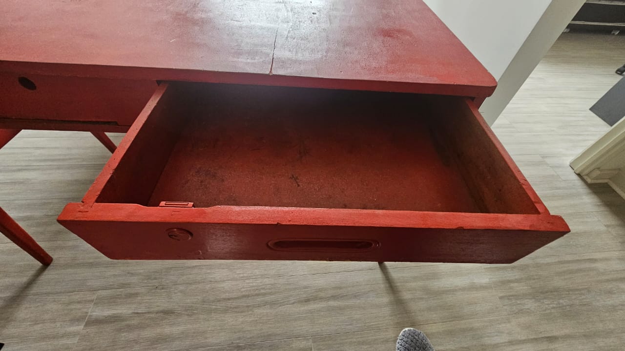 Escritorio de madera rojo - Imagen 4