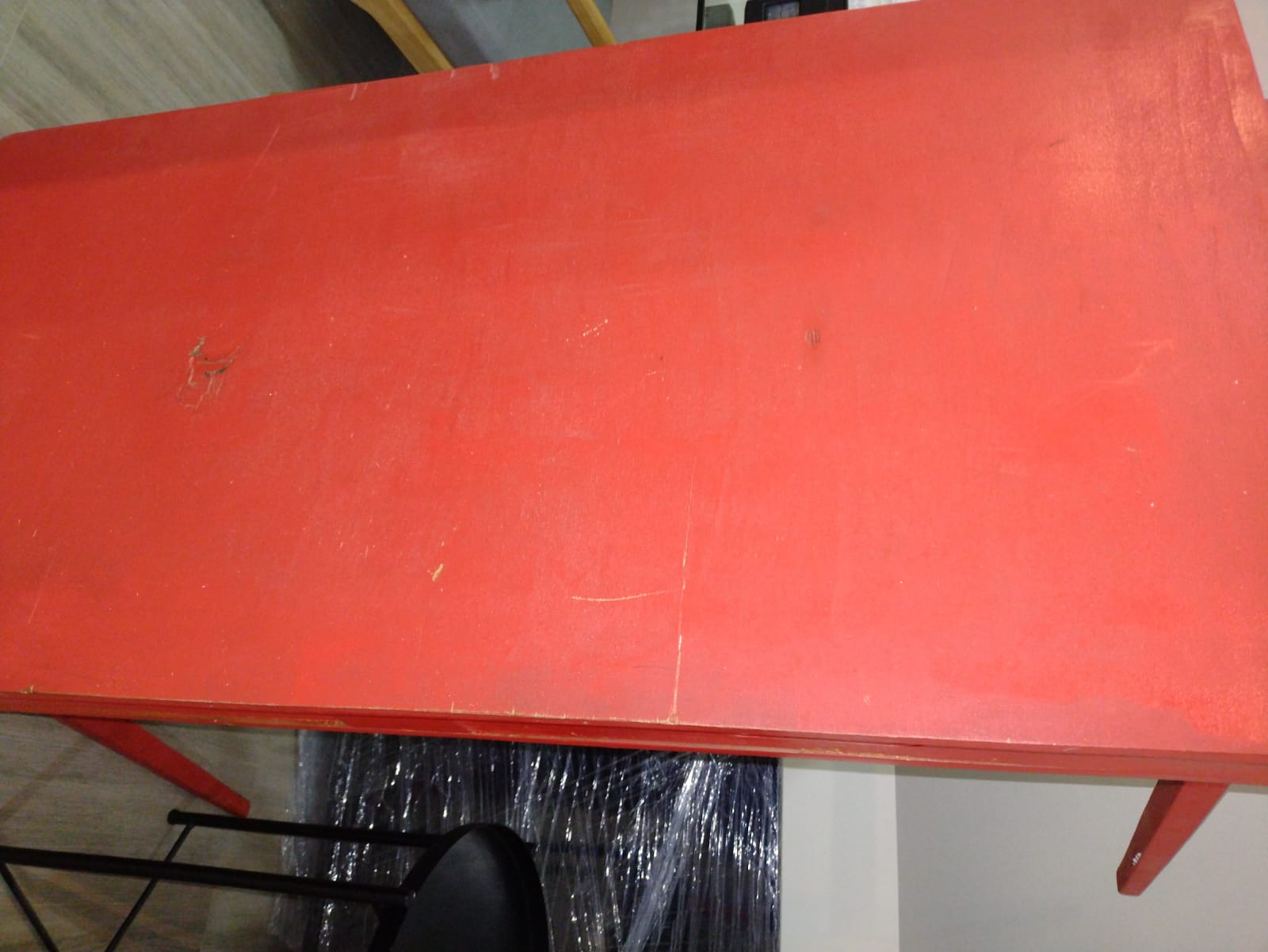 Escritorio de madera rojo - Imagen 5