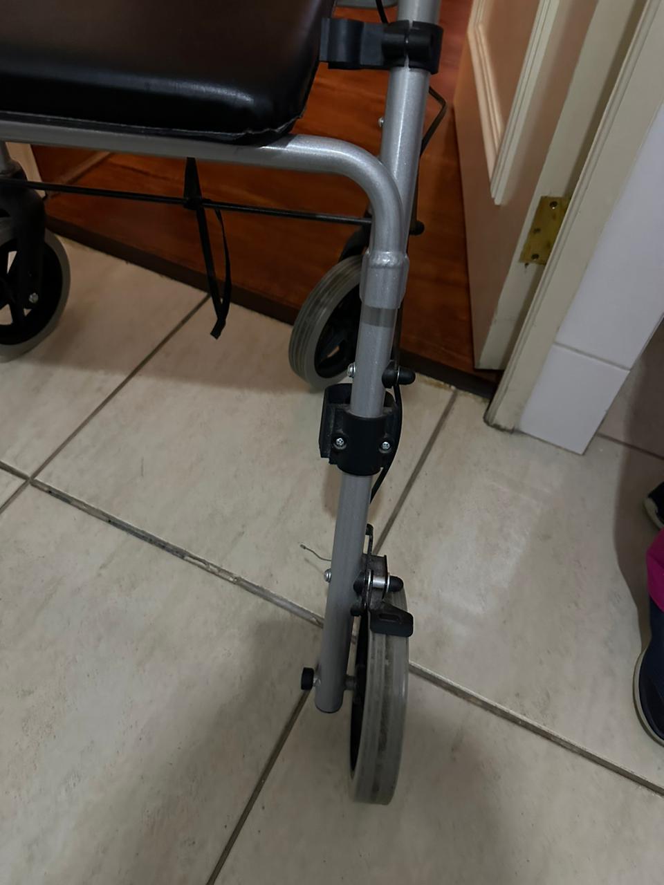 Burrito andador 4 ruedas con freno - Imagen 3