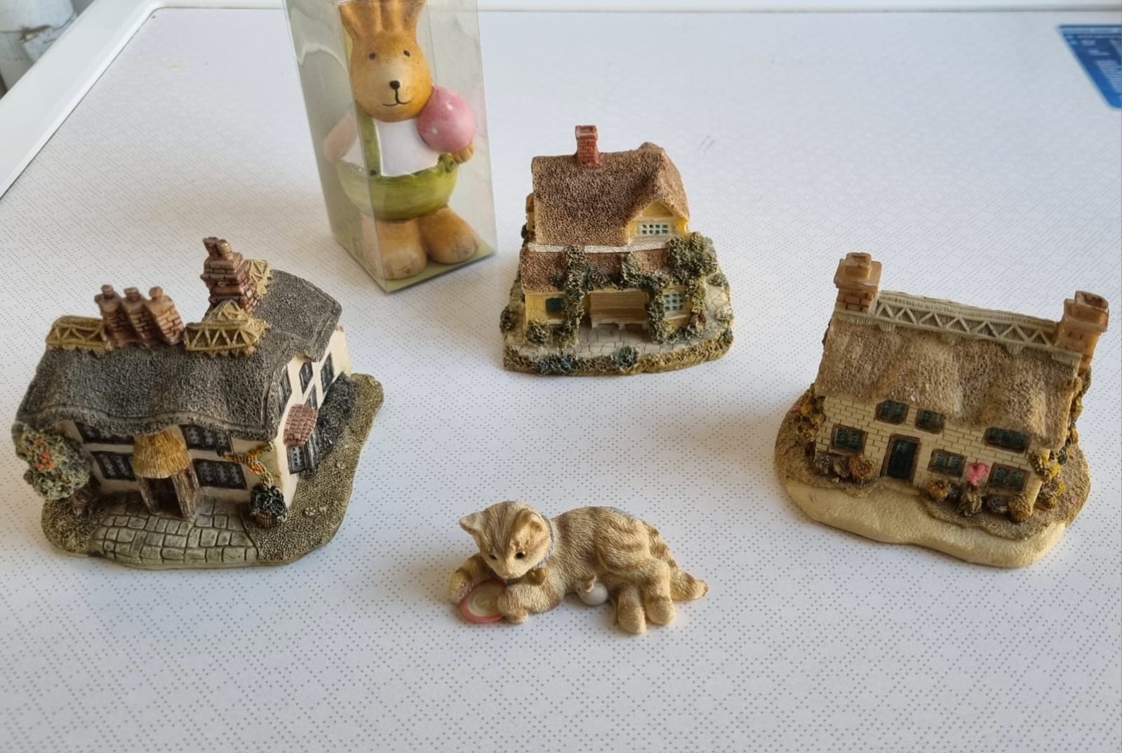 Colección de figuras de resina