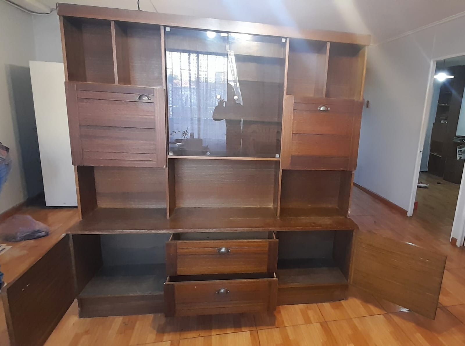 Vitrina antigua enchape madera