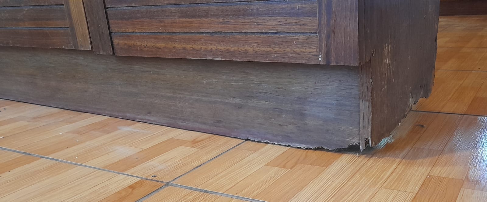 Vitrina antigua enchape madera - Imagen 4