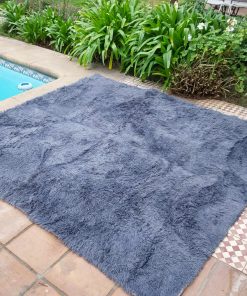 Alfombra sintética gris oscuro