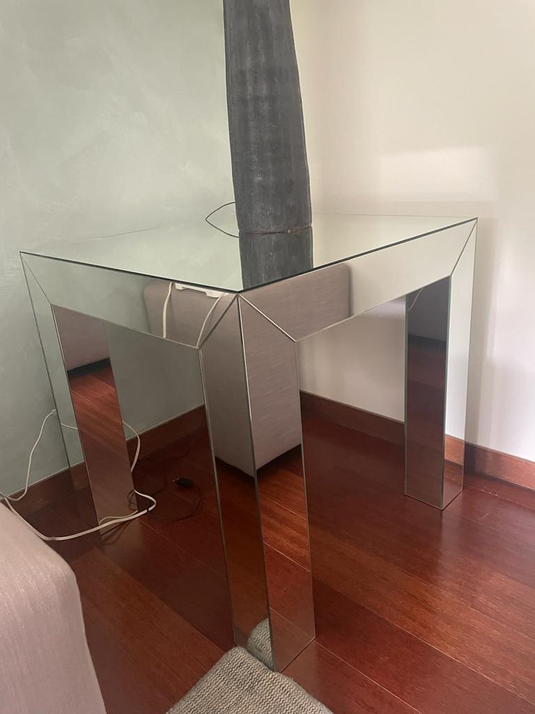 Mesa lateral de espejo