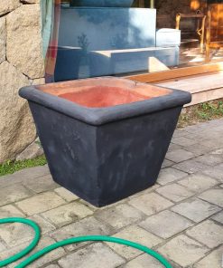 Macetero de greda negro