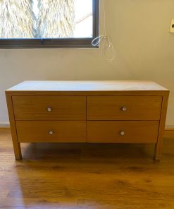 Mueble de madera 4 cajones