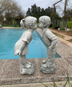 Pareja de niños decorativos