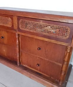 Cómoda antigua madera y junco