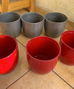 Maceteros en color plata y rojo