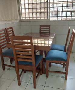 Juego comedor incluye 6 sillas y vidrio