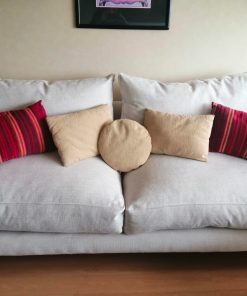 Cojines tela rayas tonos rojos y otros lisos beige