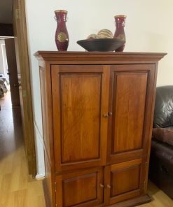 Mueble de madera nativa 4 puertas