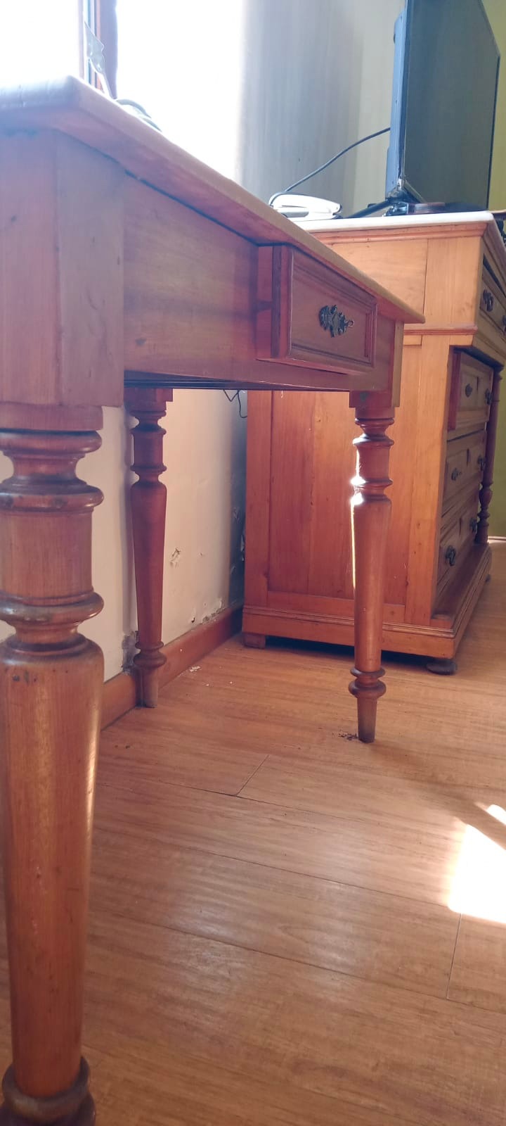 Mesa con cajón