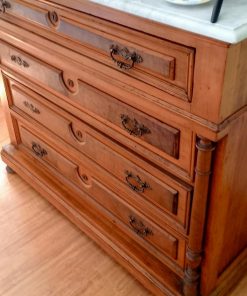 Cómoda antigua con mármol