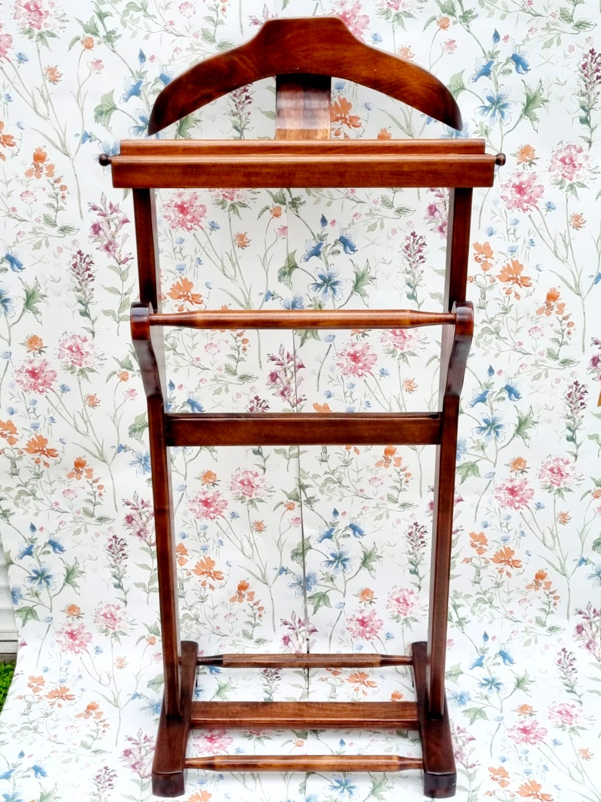 Valet antiguo de madera