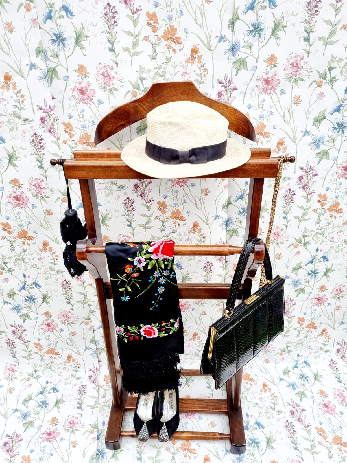 Valet antiguo de madera - Imagen 3