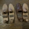 Par de hormas de madera noble